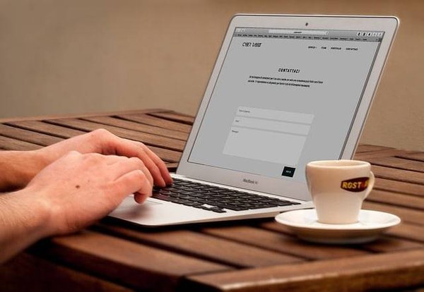 Maximiser vos ventes en ligne : Comment l'IA révolutionne la création de contenu pour l'e-commerce