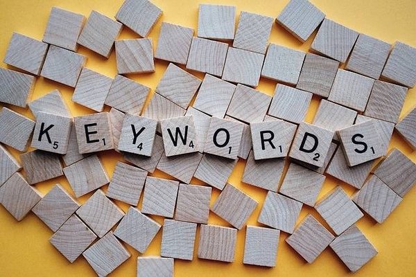 Les secrets d'une analyse efficace des mots clés pour booster votre site